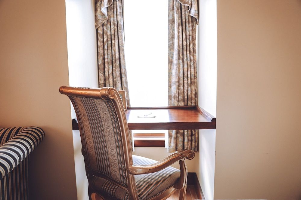 Tom Quick Inn King Suite 12