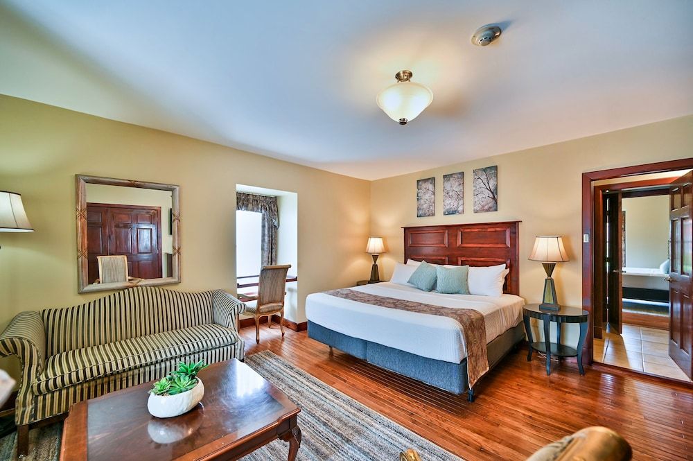 Tom Quick Inn King Suite 4