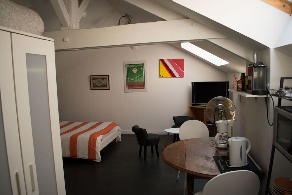 Madeleine & Cie Standard Studio, Private Bathroom, Garden View (L'ATELIER 2) 5