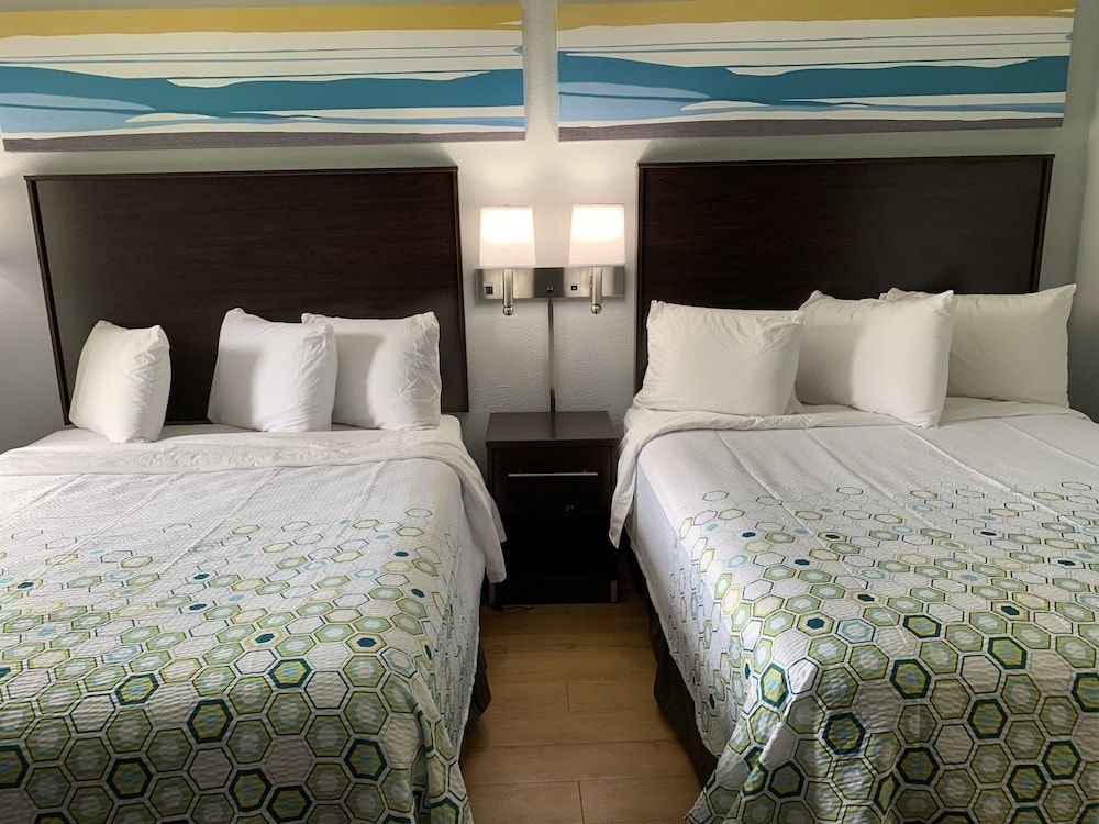 HomeTowne Studios by Red Roof Battle Creek Studio, 2 Queen Beds, Non Smoking