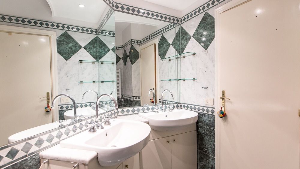 Rental in Rome Scala Deluxe Terrace Apartment, 1 Bedroom 23