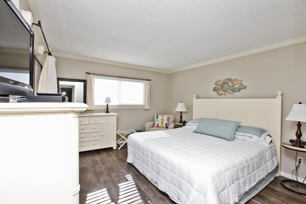 Two Bedroom Condo with a Sea View 820