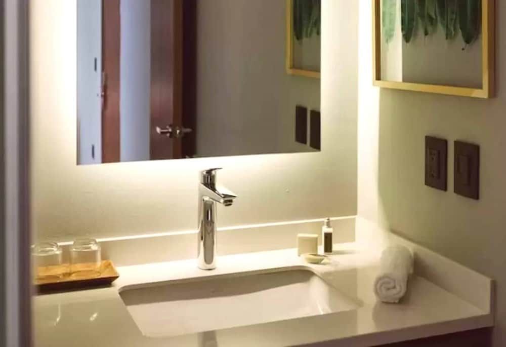 It Residence, Top Location, Luxury 2 Br, Two Roof Pools & Beach Club Included! Condo, 2 Bedrooms, Balcony, City View 14