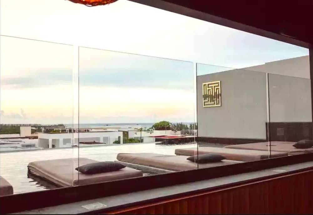 undefined It Residence, Top Location, Luxury 2 Br, Two Roof Pools & Beach Club Included!