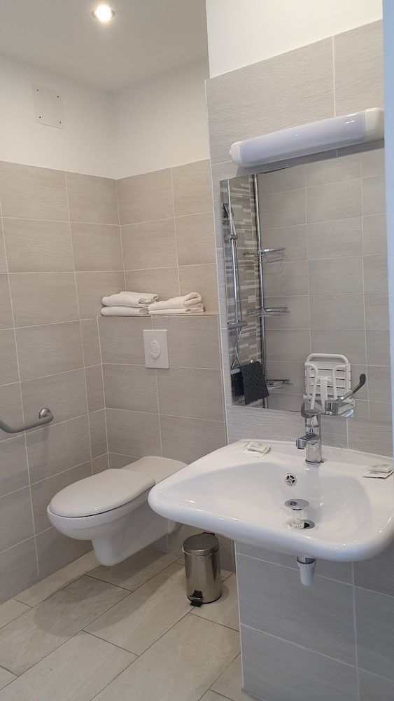 Hôtel de la Poste Double Room, Ground Floor 4