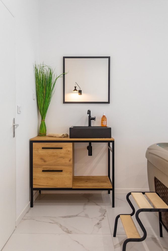 La Suite Valentine Spa Privatif - Marseille Signature Suite, Accessible, Hot Tub 5