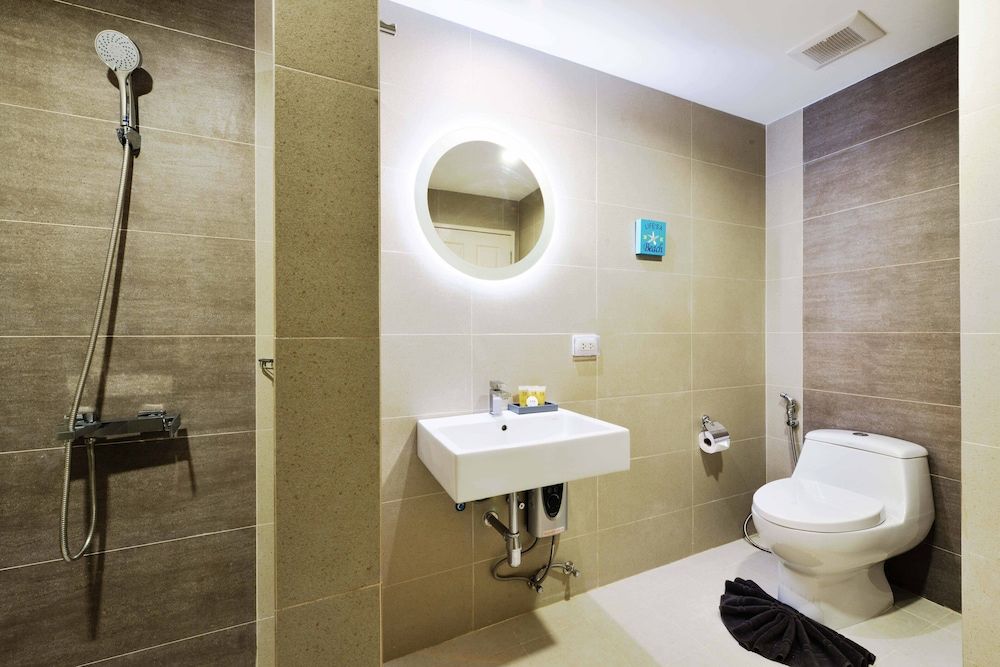 T2 Jomtien Pattaya Superior Twin No Window Room 7