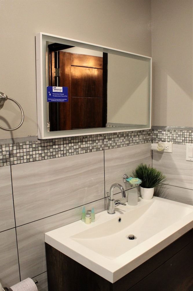 Barefoot Caye Caulker Hotel Room 111 - St. George's Caye 5