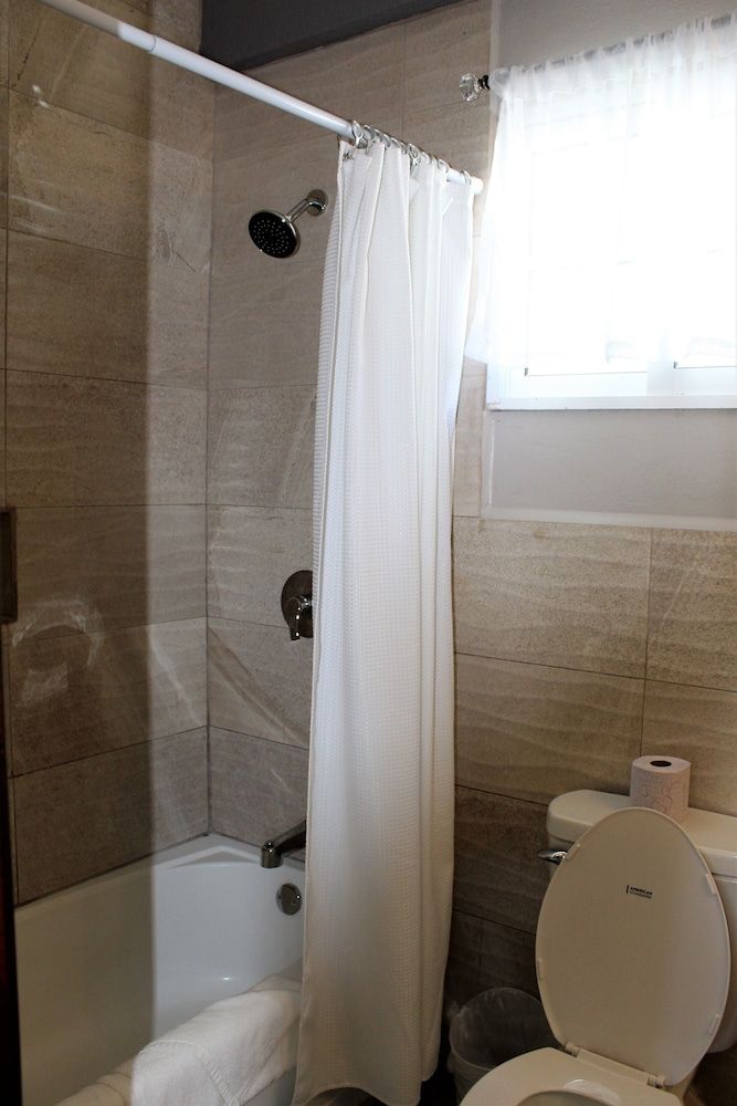 Barefoot Caye Caulker Hotel Deluxe Double Room with Balcony - Island View 4