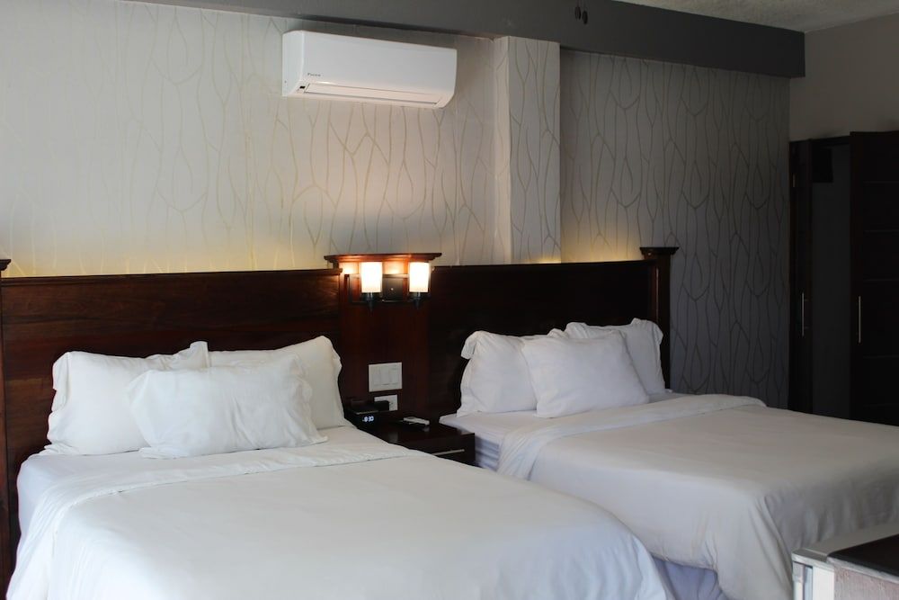 Barefoot Caye Caulker Hotel Deluxe Double Room with Balcony - Island View 2