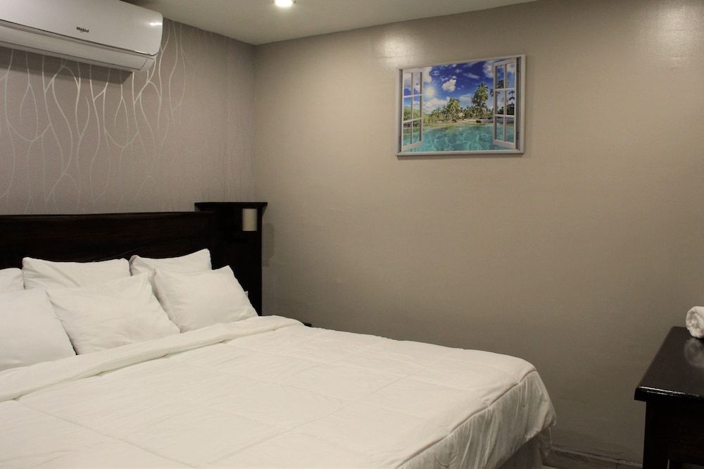 Barefoot Caye Caulker Hotel Room 111 - St. George's Caye 3