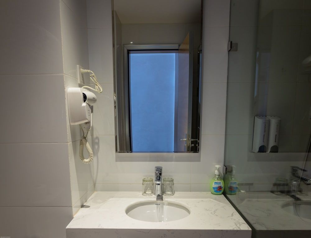 VANCII HOTEL Standard Twin Room, 2 Twin Beds, Smoking, Garden View 9