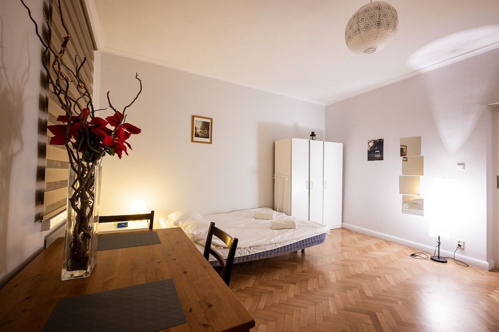 Traditional Apartment, 2 Bedrooms, City View
