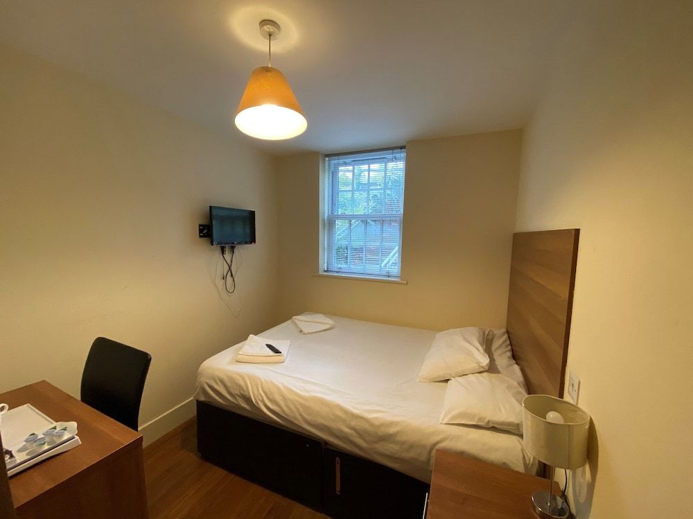 Wendover Arms Double Room 15