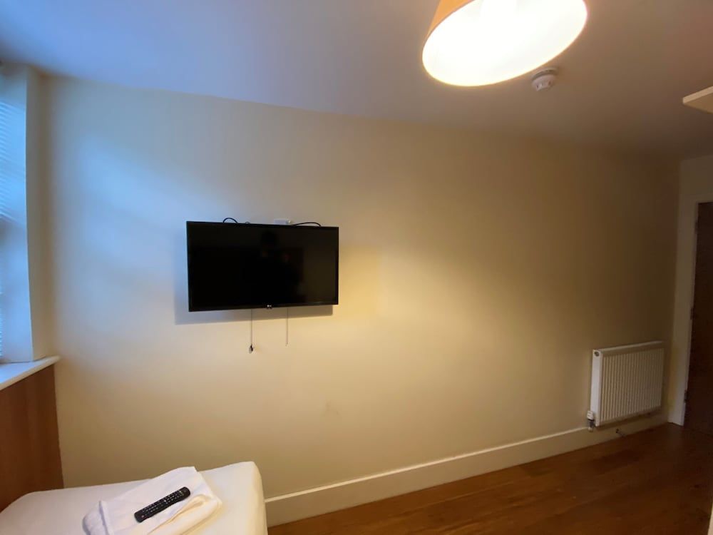 Wendover Arms Single Room 9