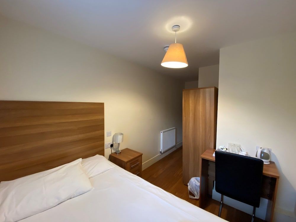 Wendover Arms Double Room 4