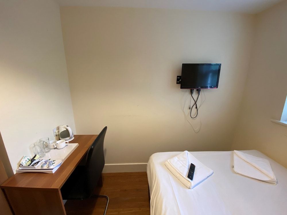 Wendover Arms Double Room 16