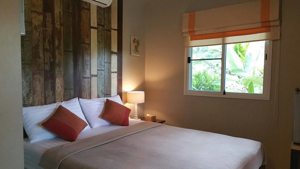 Baan Phuchalianglom Standard Double Room 2