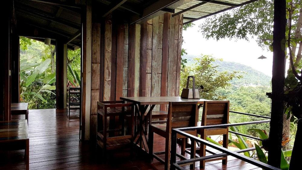 Baan Phuchalianglom Standard Double Room 7