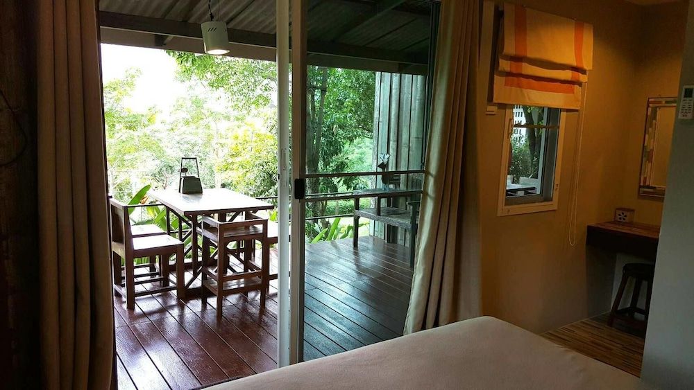 Baan Phuchalianglom Standard Double Room 8