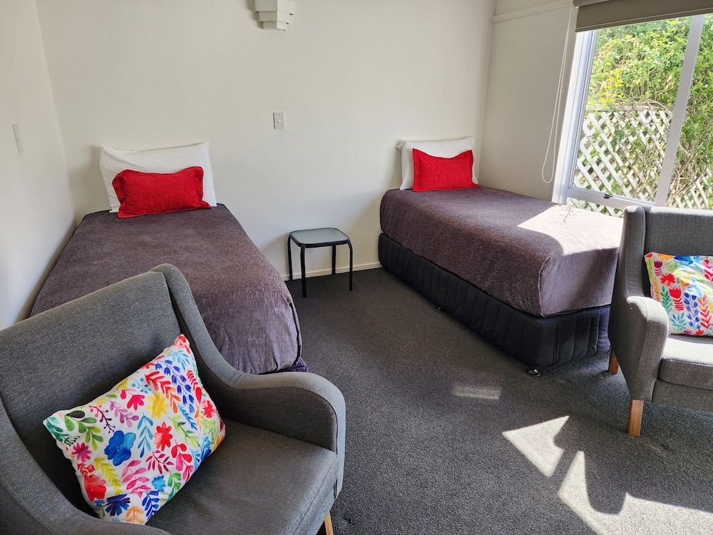 Ohope Beach Motel Apartment, 1 Bedroom, Non Smoking, Garden View 4