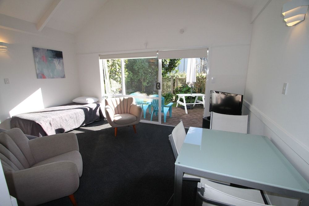 Ohope Beach Motel Apartment, 1 Bedroom, Non Smoking, Garden View 11