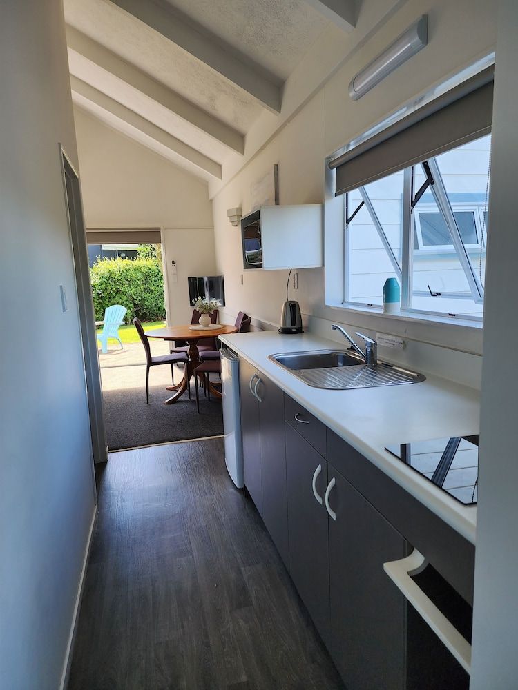 Ohope Beach Motel Apartment, 1 Bedroom, Non Smoking, Garden View 15