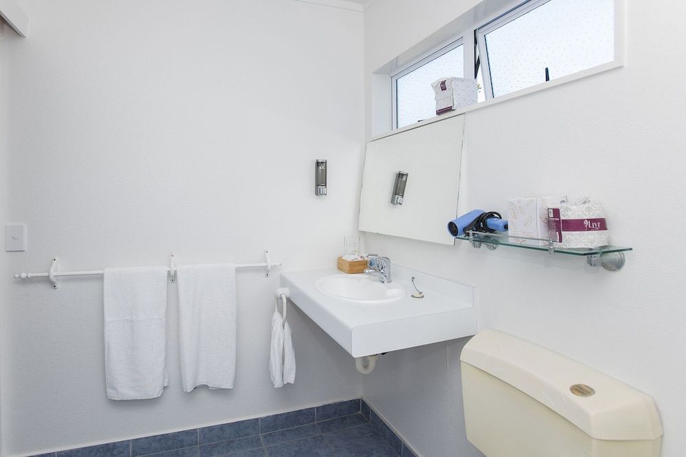 Ohope Beach Motel Queen Accessible Studio 7