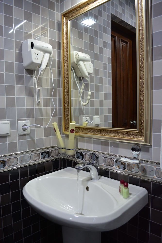 Papillon Hotel Luxury Room 8