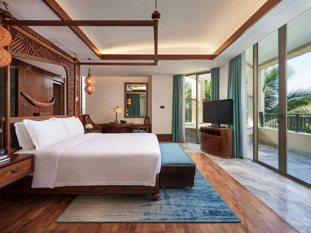 Deluxe Room, 1 King Bed, Garden View