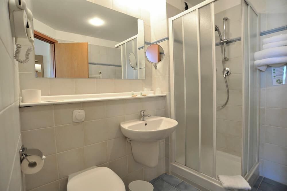 Tulip Inn Turin South Standard Room, 2 Twin Beds 4