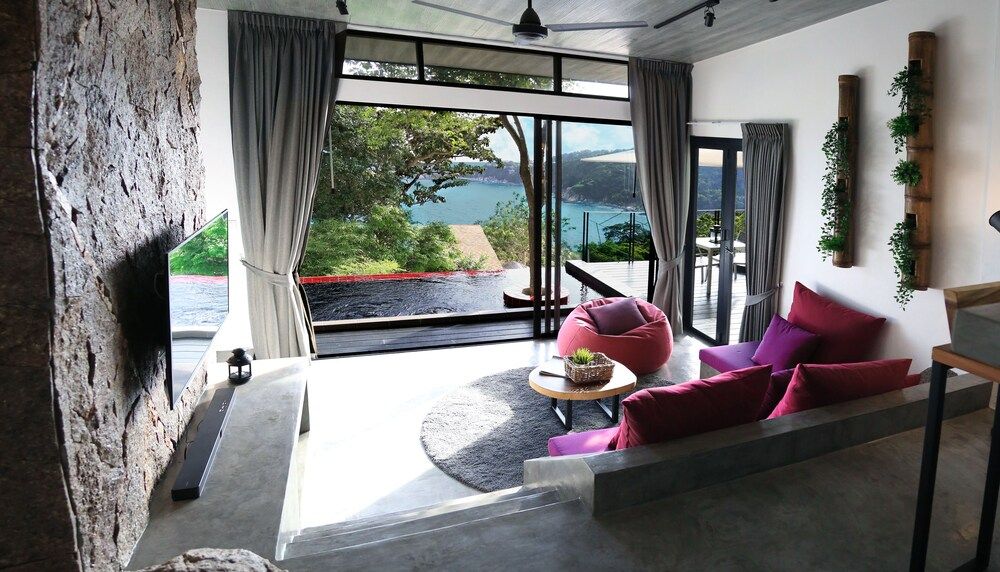 Villa Crazy Purple (1-Bedroom Pool Villa)