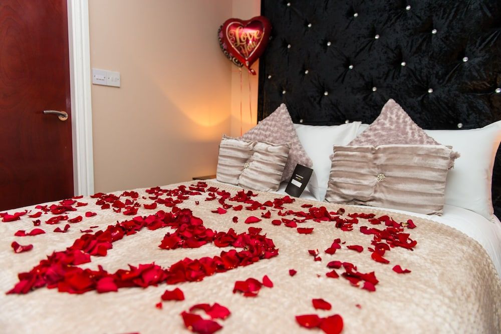 Aphrodite Suites Superior Apartment, Hot Tub (The Love Nest Suite) 3