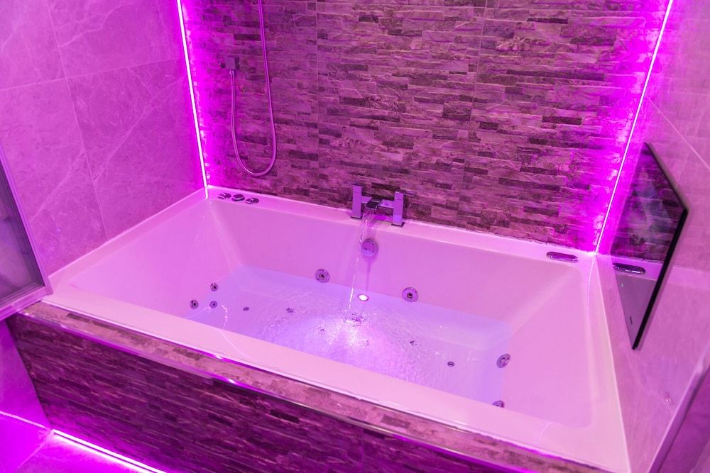 Aphrodite Suites Executive Apartment, Hot Tub 12