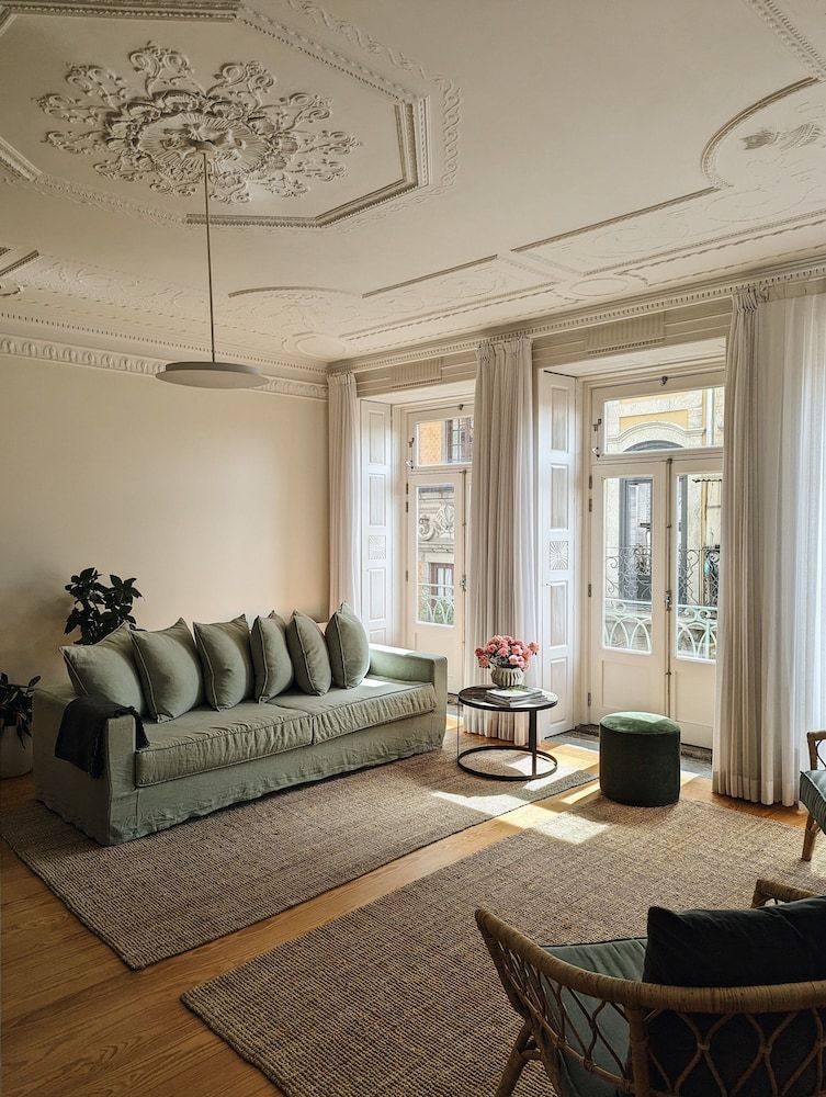 B28 Apartments Deluxe Apartment, 1 Bedroom, Balcony, City View (2) 9