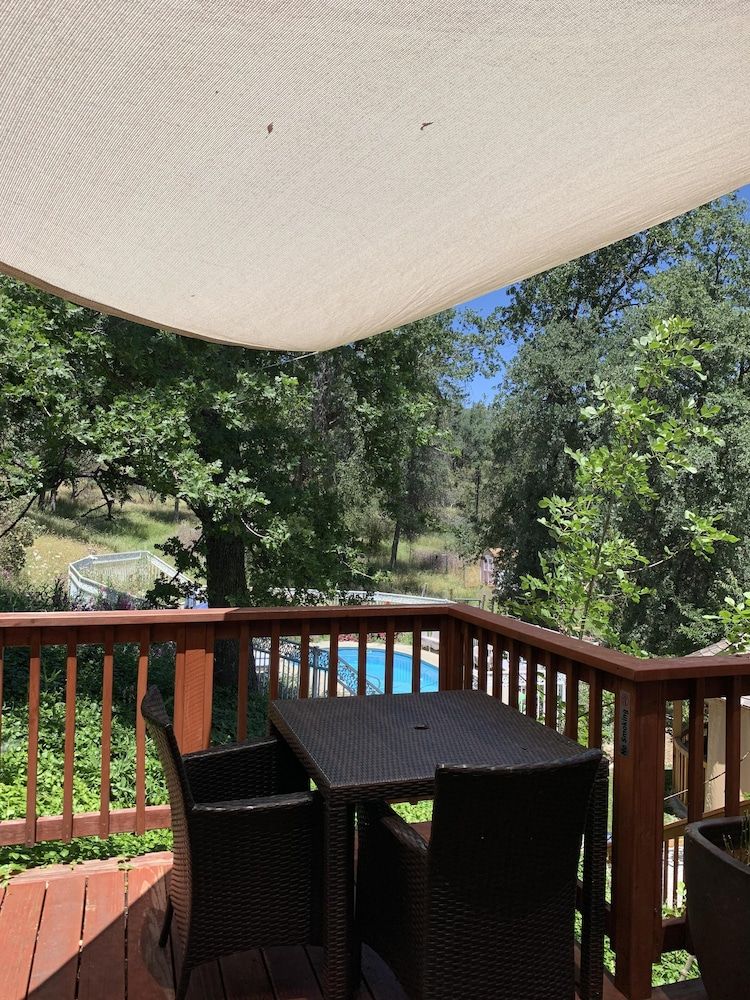 A Bed of Roses Standard Double Room, Ensuite, Mountain View (Country Rose) 2