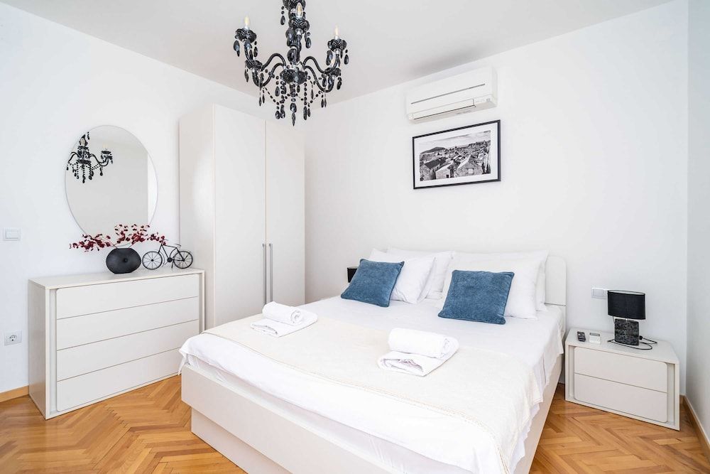 undefined Holiday Home King 8