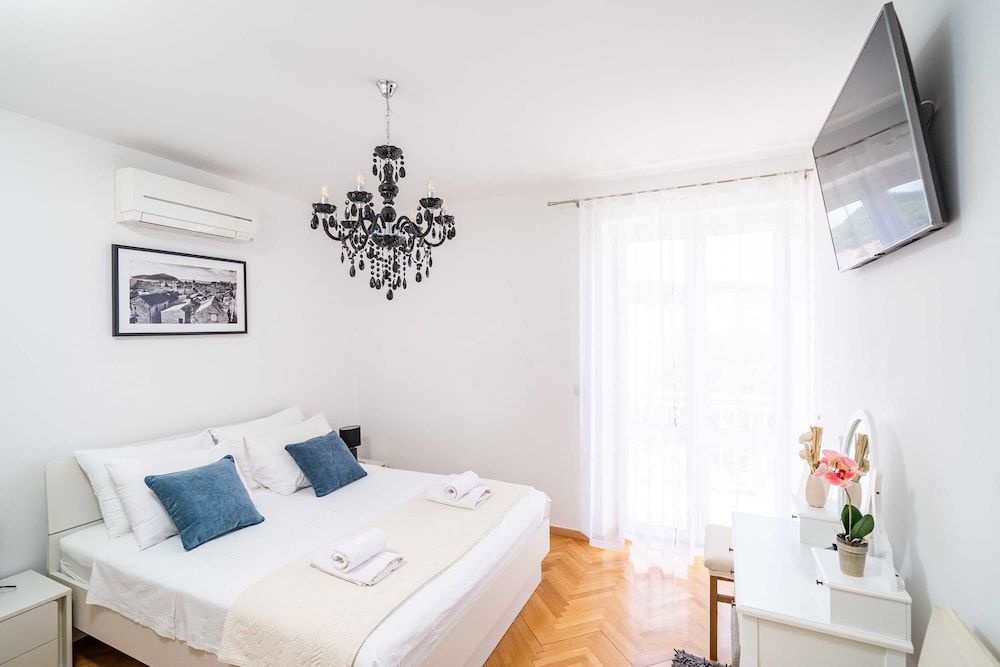 undefined Holiday Home King 6