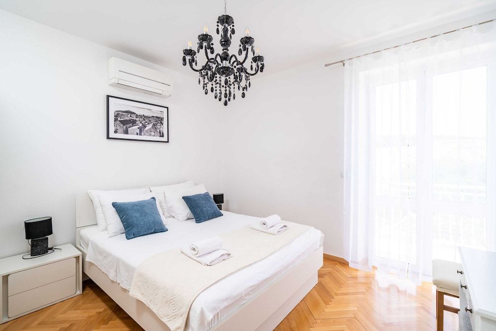 undefined Holiday Home King 5