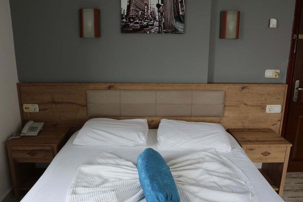 undefined Otel Eroglu 4