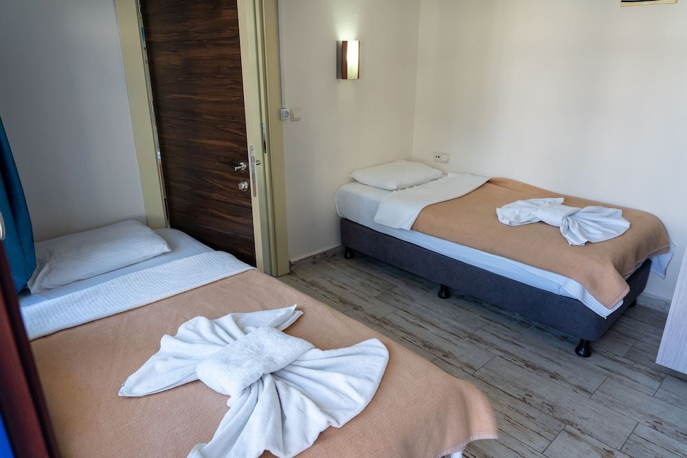 undefined Otel Eroglu 9