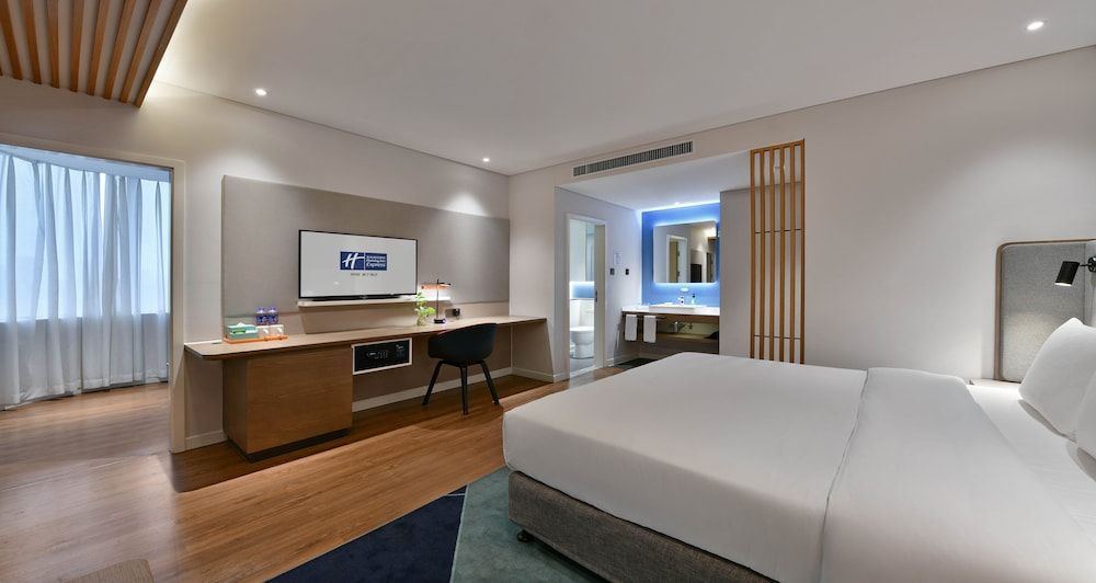 Suite, 1 King Bed