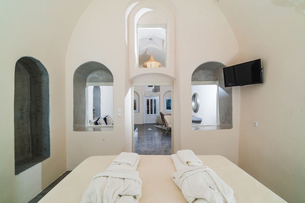 undefined Thetis Cave Houses 7