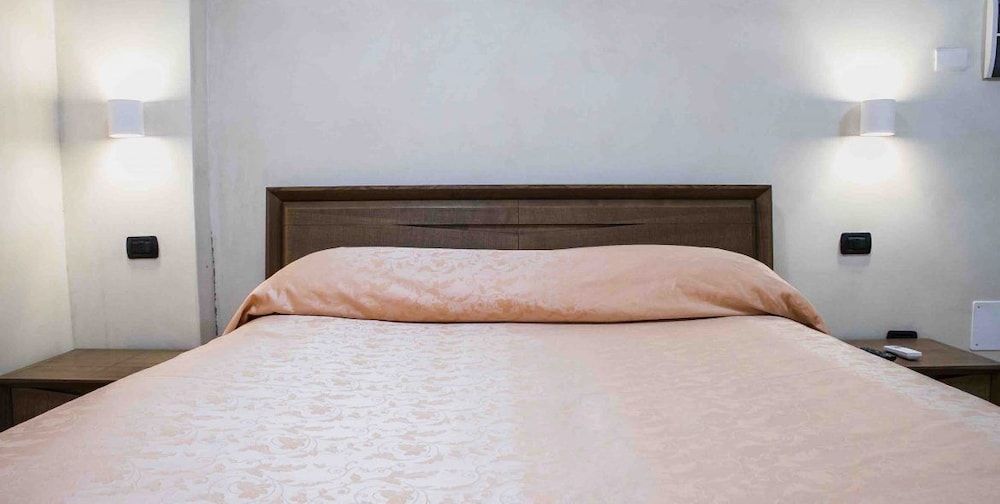 Vittoria Guest House - Salerno