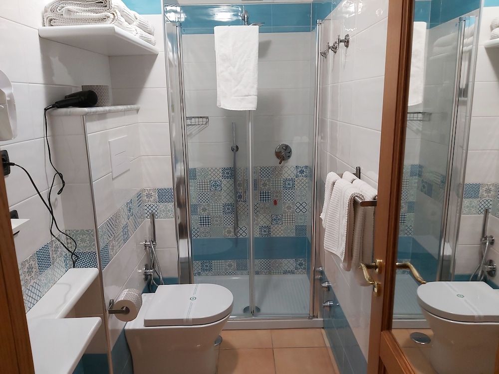 Vittoria Guest House - Salerno Basic Room, 1 Queen Bed with Sofa bed, Non Smoking, Air conditioning 7