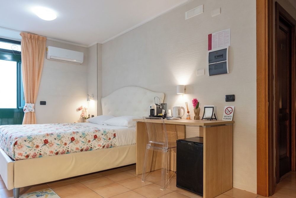 Vittoria Guest House - Salerno Basic Room, 1 Queen Bed with Sofa bed, Non Smoking, Air conditioning