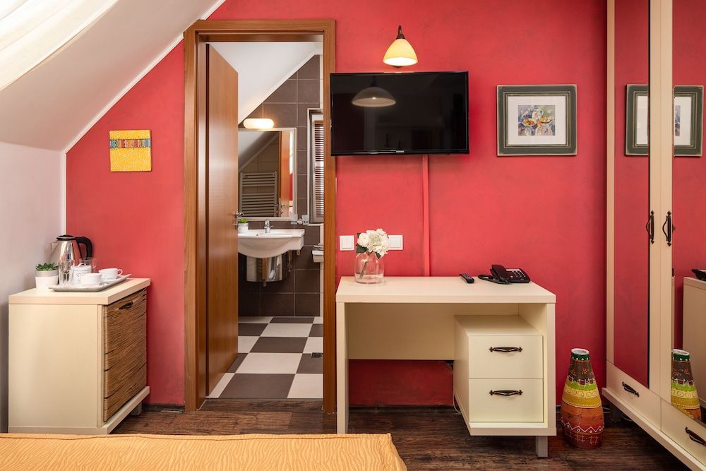 Grand Hotel Brasov Economy Double Room 3