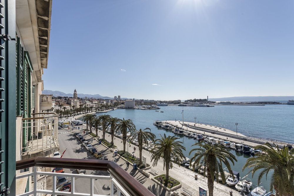 Seaview Luxury Retreat Deluxe Room, Balcony, Sea View 10