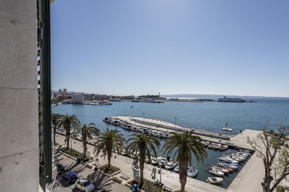 Seaview Luxury Retreat Deluxe Room, Balcony, Sea View 11