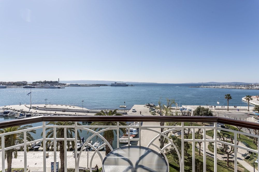 Seaview Luxury Retreat Deluxe Room, Balcony, Sea View 8